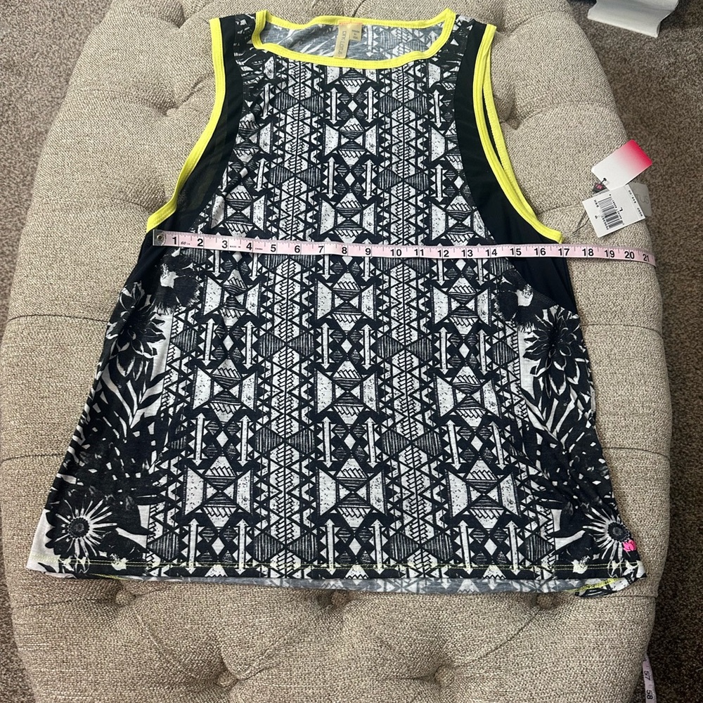 Abstract Print‎ Tank Top - Picture 8 of 9
